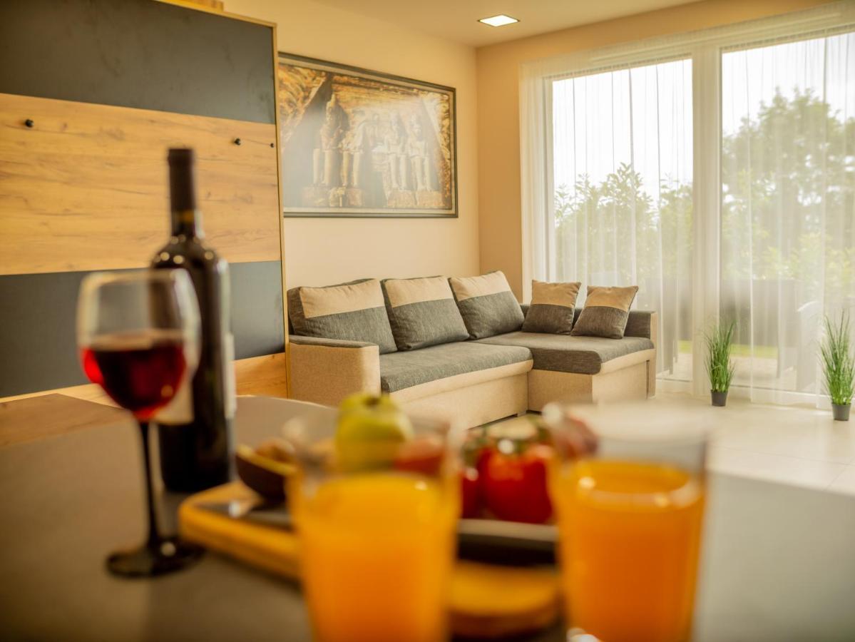 Panorama Superior Apartments - Pool, Garden, Parking Balatonalmadi Bagian luar foto